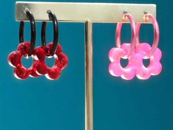 Flower Hoops Pink Red - Stand Zoomed